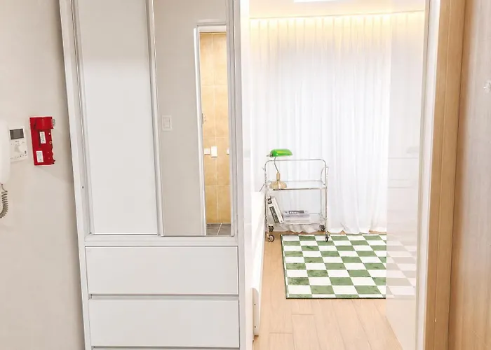 4hongdae, Itaewon 15 Minutes, Mangwon Market, Hapjeong, Single * Seul