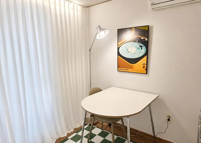 4hongdae, Itaewon 15 Minutes, Mangwon Market, Hapjeong, Single *