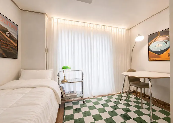 4hongdae, Itaewon 15 Minutes, Mangwon Market, Hapjeong, Single * Seul